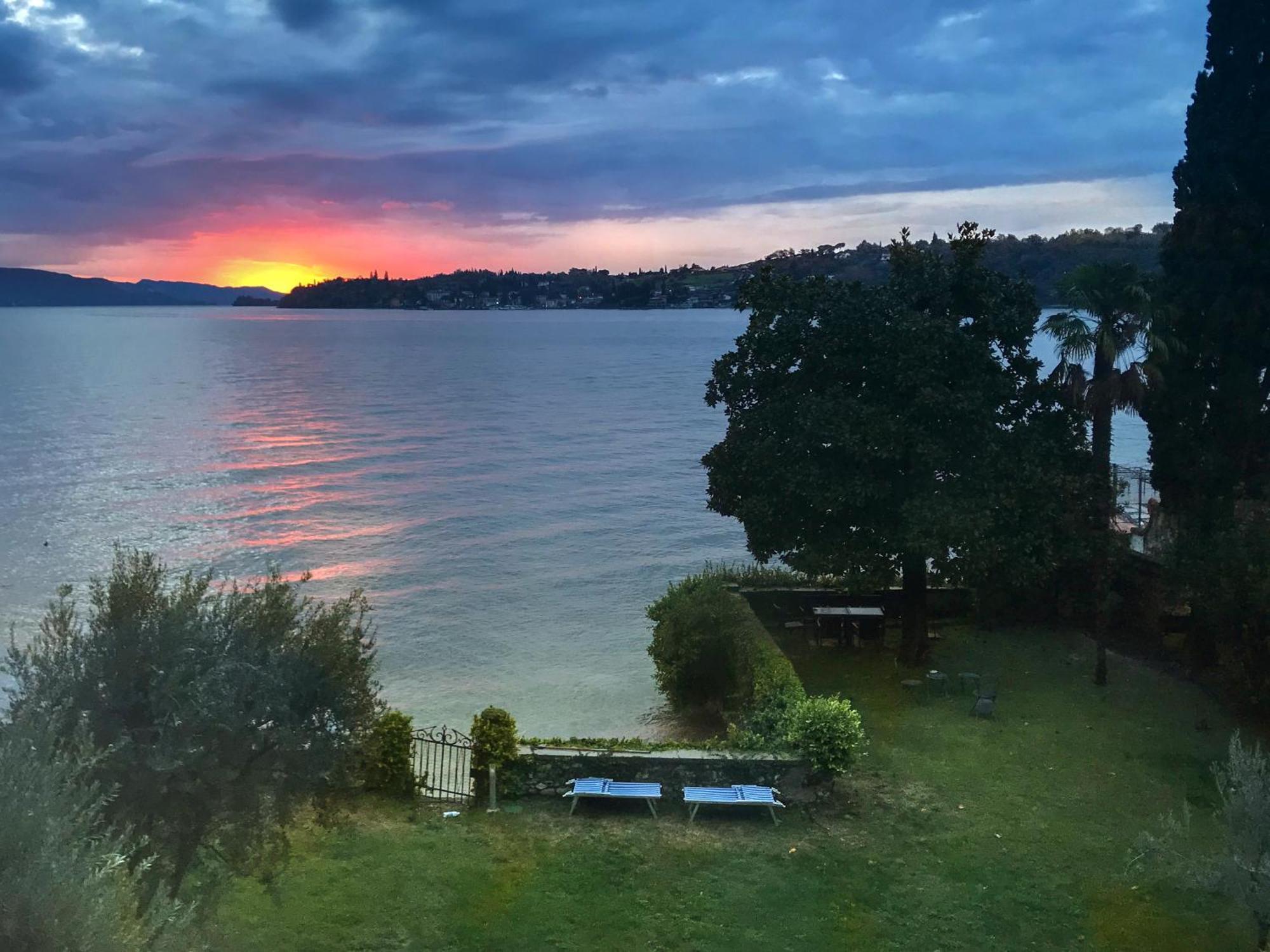 Luxury Lakeside Apartment Right On The Water Salo Exterior photo