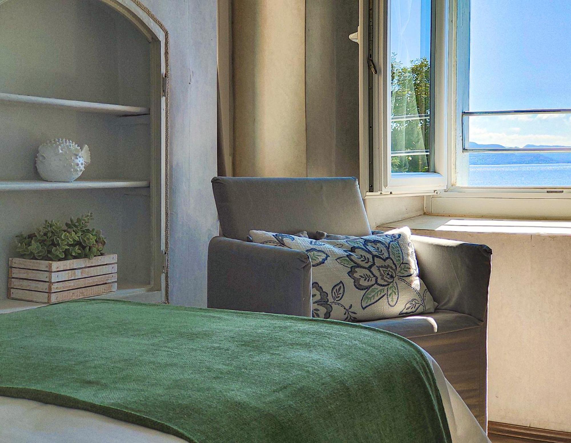 Luxury Lakeside Apartment Right On The Water Salo Exterior photo